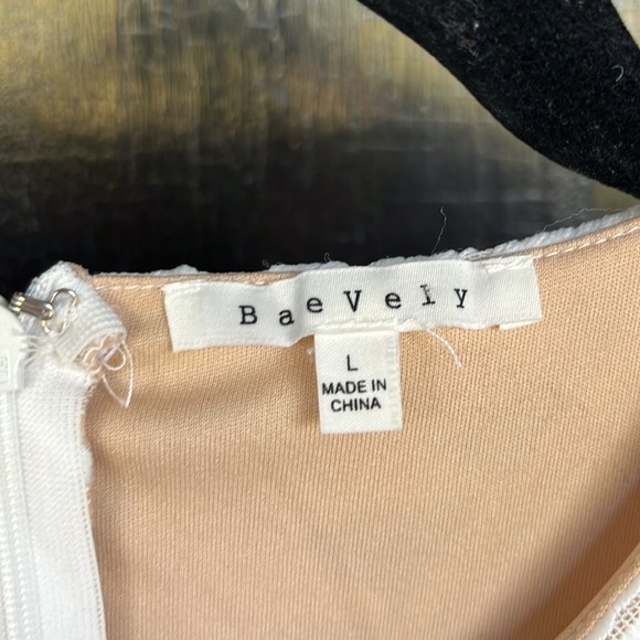 BaeVely Chloe Bell Sleeve Ruffle Hem Lace White Boho Dress Size Large - Picture 5 of 7